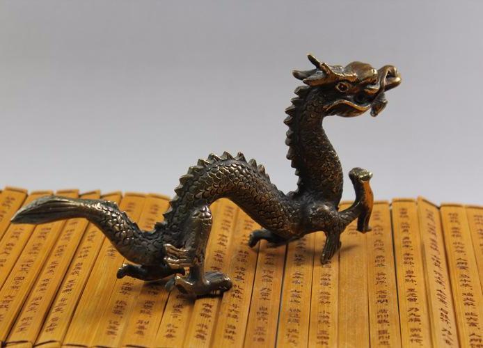ancient chinese dragon sculpture